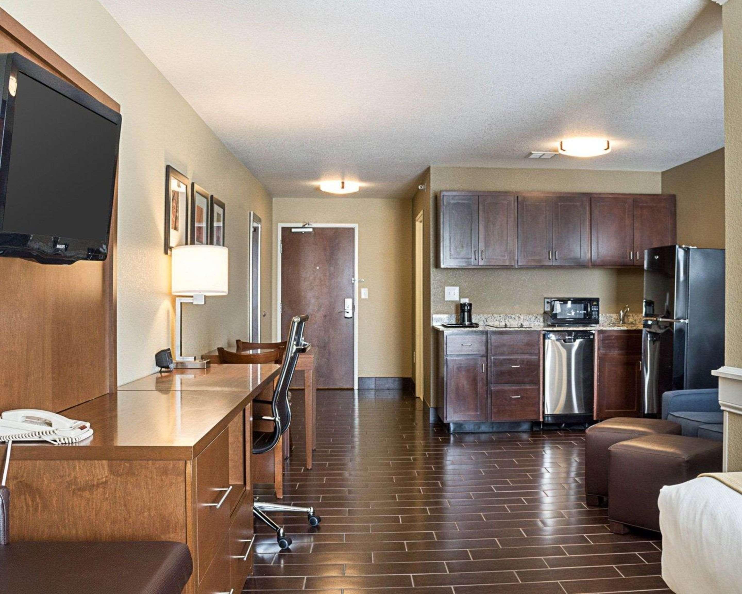 מינוט Comfort Suites מראה חיצוני תמונה