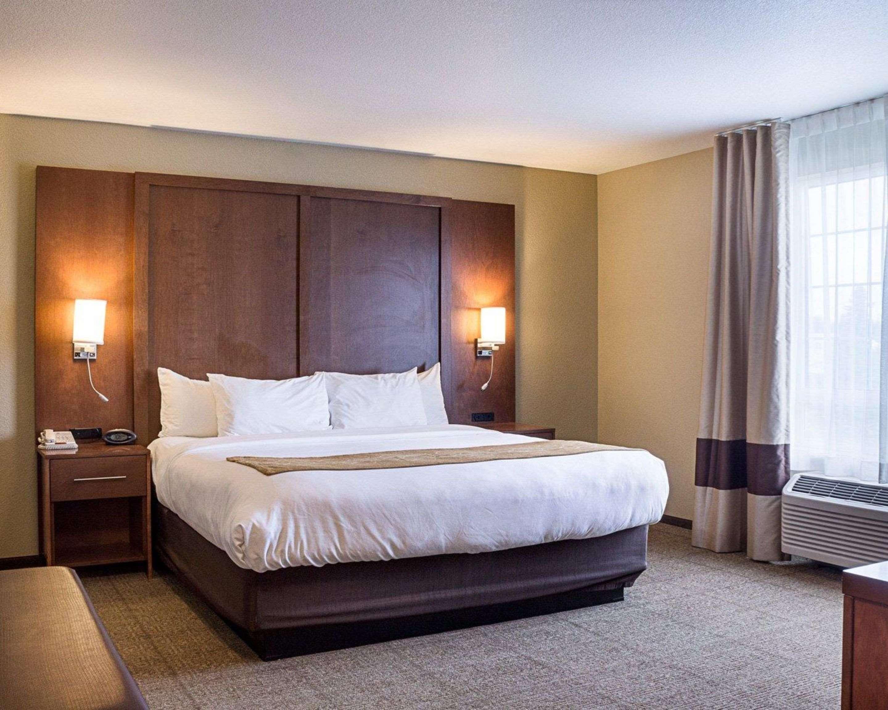 מינוט Comfort Suites מראה חיצוני תמונה