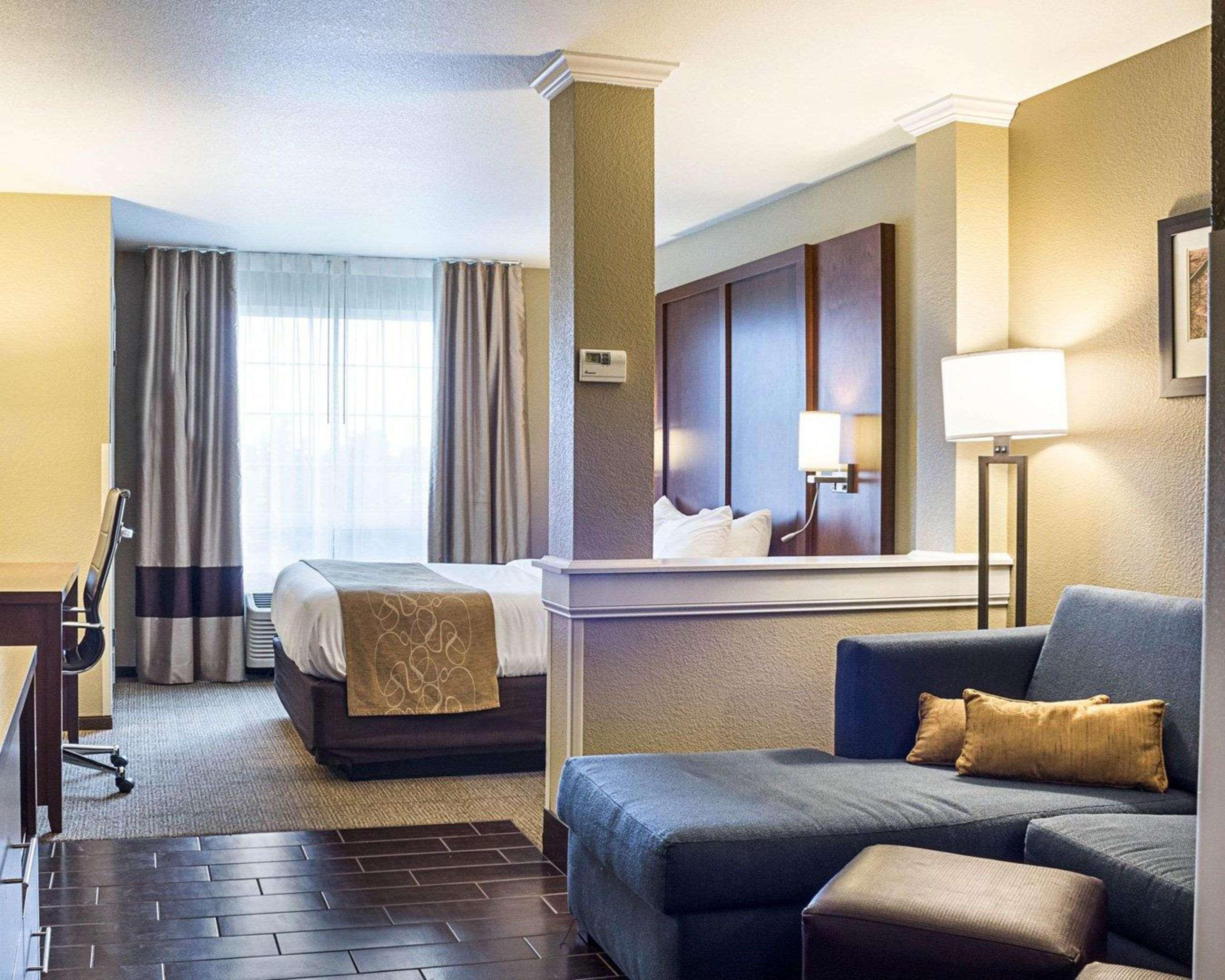 מינוט Comfort Suites מראה חיצוני תמונה