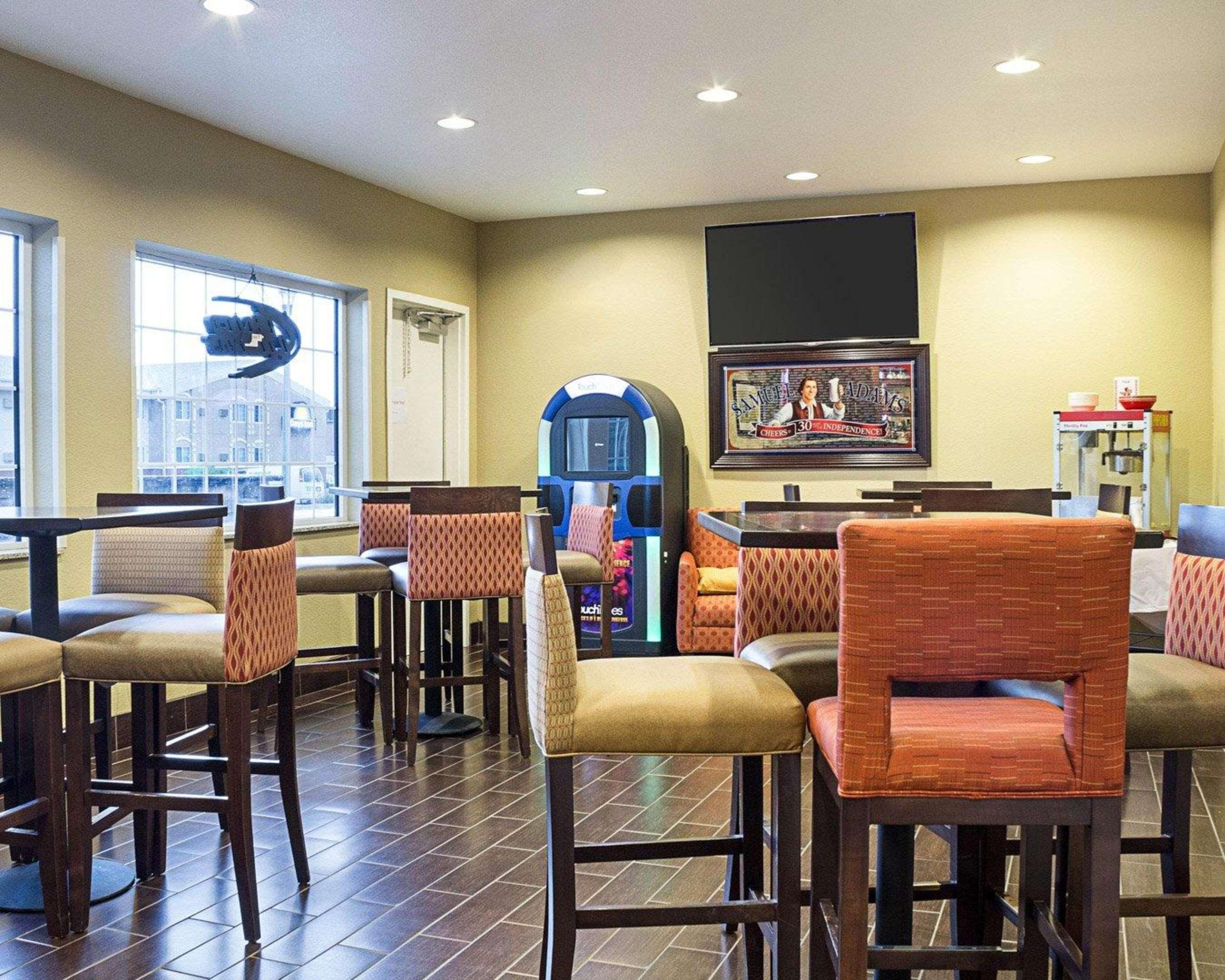 מינוט Comfort Suites מראה חיצוני תמונה