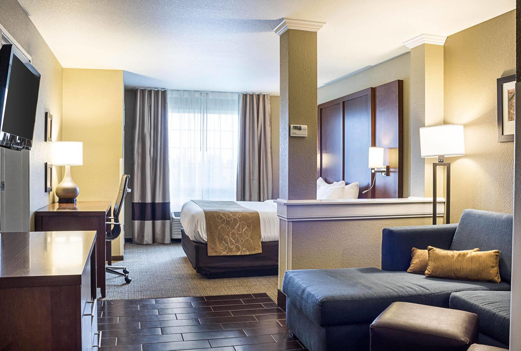 מינוט Comfort Suites מראה חיצוני תמונה