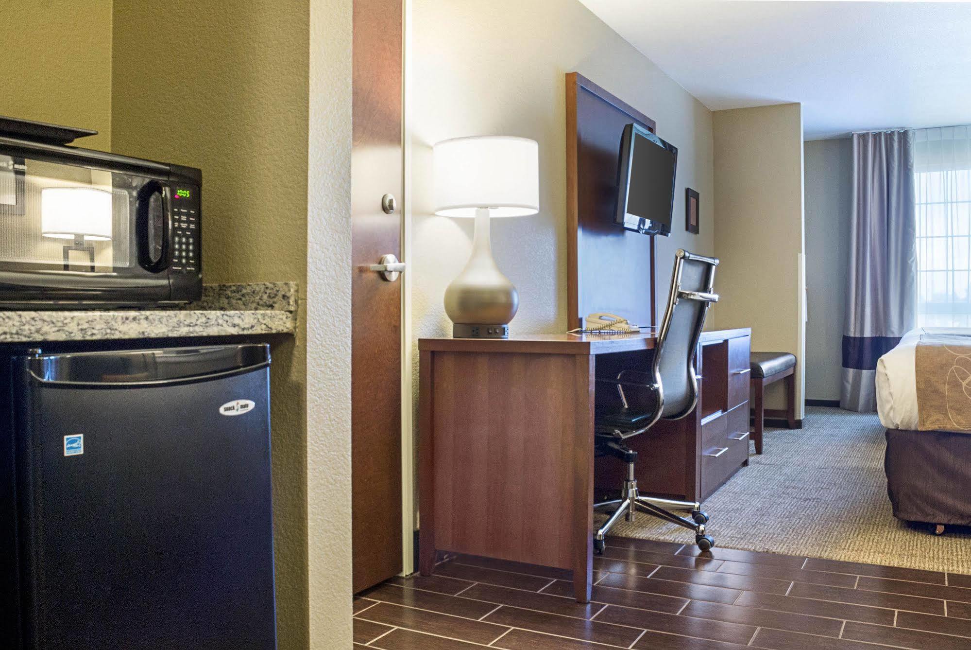 מינוט Comfort Suites מראה חיצוני תמונה